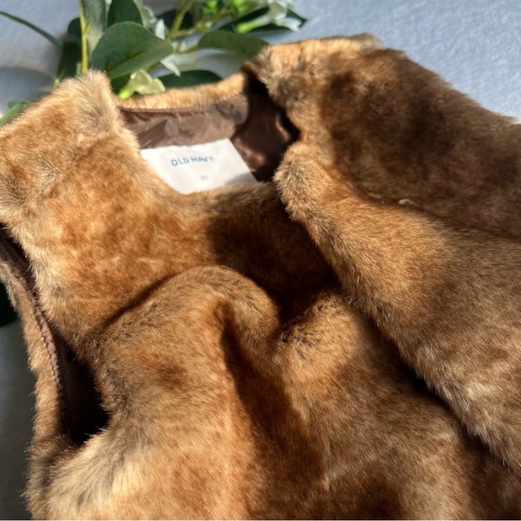 Old Navy Kids 4T Brown Faux Fur Vest Toddler - Picture 6 of 9